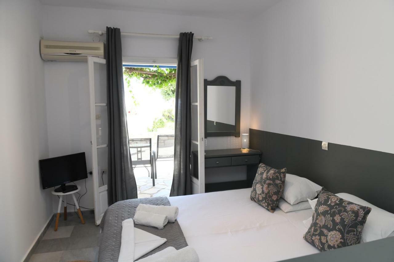Dryades Family Hotel Drios Buitenkant foto