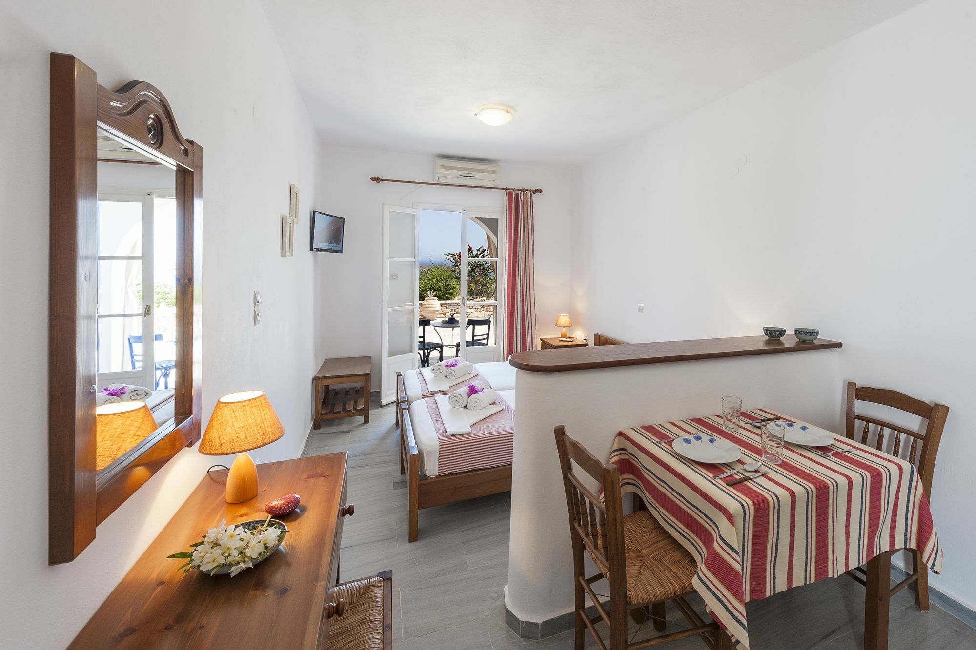 Dryades Family Hotel Drios Buitenkant foto